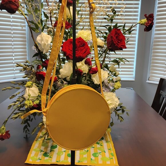 Lemon Shaped Cross Body Bag Purse With Shoulder Strap For Women - Picture 2 of 3